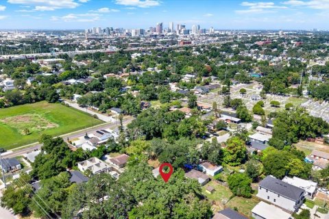 House in Tampa, Florida 4 bedrooms, 102.19 sq.m. № 2196055 - photo 19