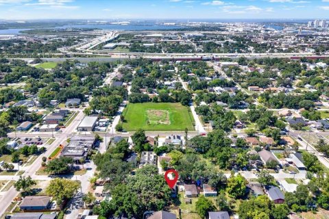 House in Tampa, Florida 4 bedrooms, 102.19 sq.m. № 2196055 - photo 18