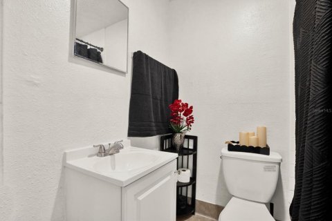 House in Tampa, Florida 4 bedrooms, 102.19 sq.m. № 2196055 - photo 12