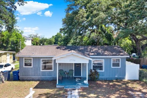 House in Tampa, Florida 4 bedrooms, 102.19 sq.m. № 2196055 - photo 2
