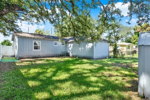 House in Tampa, Florida 4 bedrooms, 102.19 sq.m. № 2196055 - photo 16