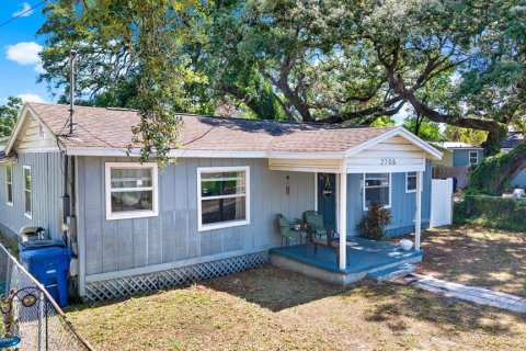 House in Tampa, Florida 4 bedrooms, 102.19 sq.m. № 2196055 - photo 3
