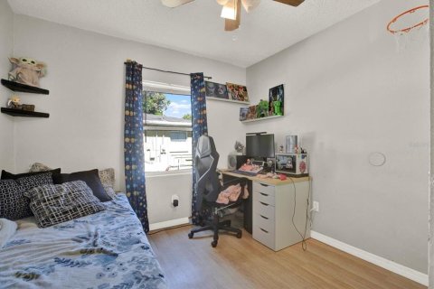 House in Tampa, Florida 4 bedrooms, 102.19 sq.m. № 2196055 - photo 15