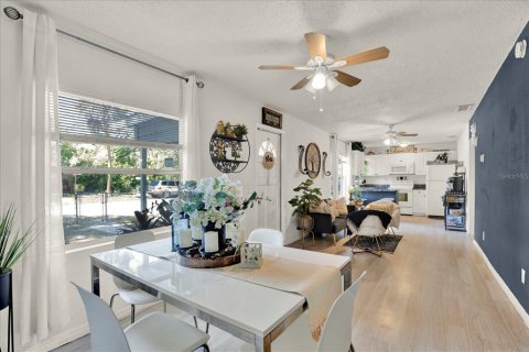 House in Tampa, Florida 4 bedrooms, 102.19 sq.m. № 2196055 - photo 10
