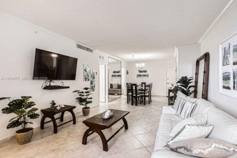 Condominio en Hollywood, Florida, 1 dormitorio № 2036175