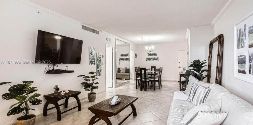 Condominio en Hollywood, Florida, 1 dormitorio  № 2036175