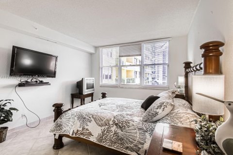 Condominio en alquiler en Hollywood, Florida, 1 dormitorio, 77.57 m2 № 2036175 - foto 8