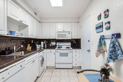 Condominio en alquiler en Hollywood, Florida, 1 dormitorio, 77.57 m2 № 2036175 - foto 4