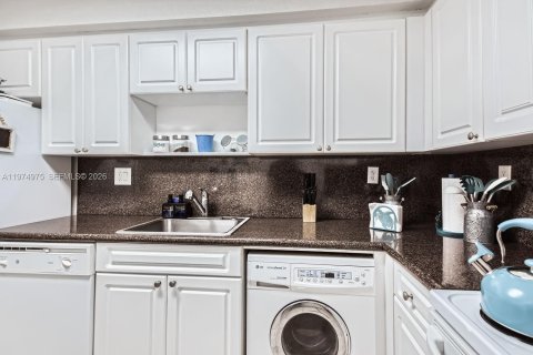 Condominio en alquiler en Hollywood, Florida, 1 dormitorio, 77.57 m2 № 2036175 - foto 5