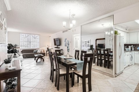 Condominio en alquiler en Hollywood, Florida, 1 dormitorio, 77.57 m2 № 2036175 - foto 11