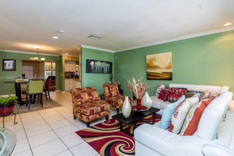 Снять в аренду виллу или дом в Холливуд, Флорида 4 спальни, 143.72м2, № 2005623 - фото 7