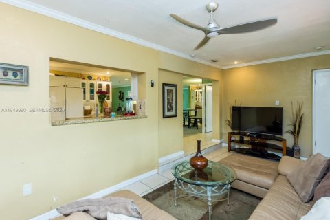 Снять в аренду виллу или дом в Холливуд, Флорида 4 спальни, 143.72м2, № 2005623 - фото 25