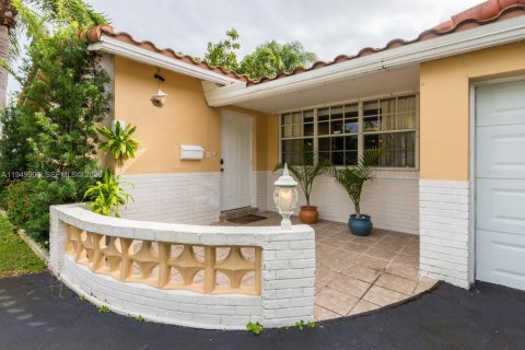 Снять в аренду виллу или дом в Холливуд, Флорида 4 спальни, 143.72м2, № 2005623 - фото 4