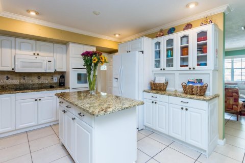 Снять в аренду виллу или дом в Холливуд, Флорида 4 спальни, 143.72м2, № 2005623 - фото 15