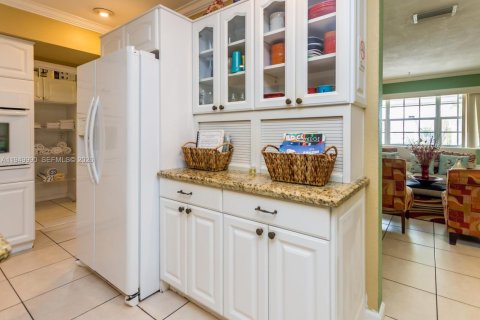 Снять в аренду виллу или дом в Холливуд, Флорида 4 спальни, 143.72м2, № 2005623 - фото 19