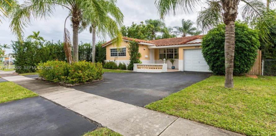 Дом в Холливуд, Флорида 4 спальни, 143.72м2 № 2005623