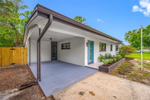 House in Tampa, Florida 3 bedrooms, 112.23 sq.m. № 1826640 - photo 4