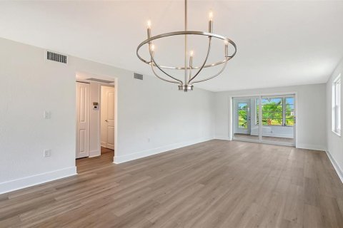 Villa ou maison à vendre à Longboat Key, Floride: 2 chambres, 132.76 m2 № 2419107 - photo 11