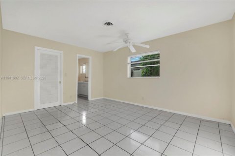 Casa en venta en Fort Lauderdale, Florida, 3 dormitorios № 2000238 - foto 28