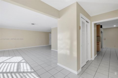 Casa en venta en Fort Lauderdale, Florida, 3 dormitorios № 2000238 - foto 17