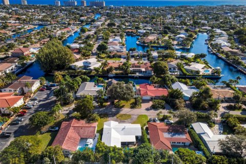 Casa en venta en Fort Lauderdale, Florida, 3 dormitorios № 2000238 - foto 7