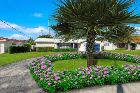 Casa en venta en Fort Lauderdale, Florida, 3 dormitorios № 2000238 - foto 4