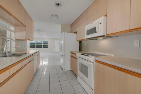 Casa en venta en Fort Lauderdale, Florida, 3 dormitorios № 2000238 - foto 18