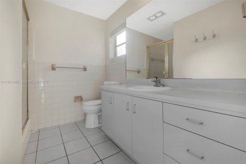 Casa en venta en Fort Lauderdale, Florida, 3 dormitorios № 2000238 - foto 29