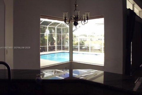 Villa ou maison à louer à Homestead, Floride: 4 chambres, 335.66 m2 № 1986304 - photo 12