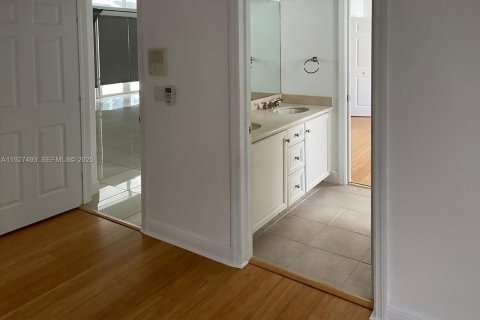 Villa ou maison à louer à Homestead, Floride: 4 chambres, 335.66 m2 № 1986304 - photo 13