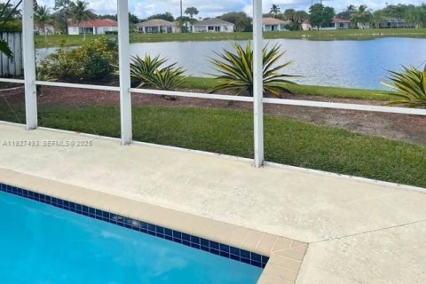 Villa ou maison à louer à Homestead, Floride: 4 chambres, 335.66 m2 № 1986304 - photo 4