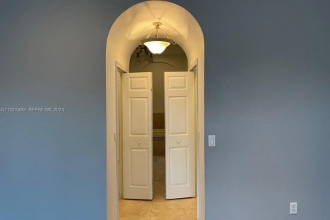 Villa ou maison à louer à Homestead, Floride: 4 chambres, 335.66 m2 № 1986304 - photo 21