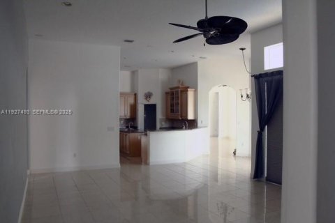 Villa ou maison à louer à Homestead, Floride: 4 chambres, 335.66 m2 № 1986304 - photo 10