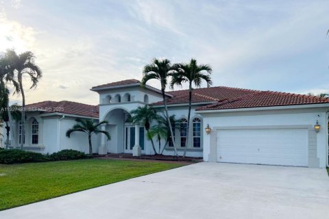 Villa ou maison à louer à Homestead, Floride: 4 chambres, 335.66 m2 № 1986304 - photo 3