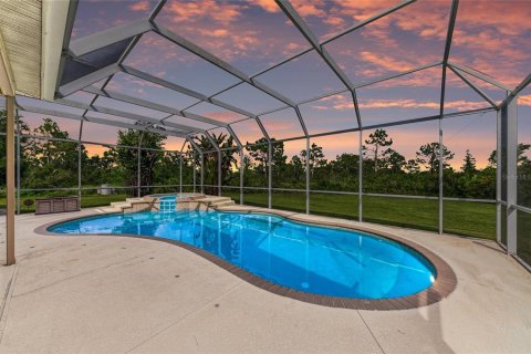 House in Myakka City, Florida 5 bedrooms, 300.26 sq.m. № 1828377 - photo 3