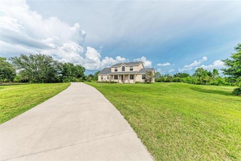 House in Myakka City, Florida 5 bedrooms, 300.26 sq.m. № 1828377 - photo 9