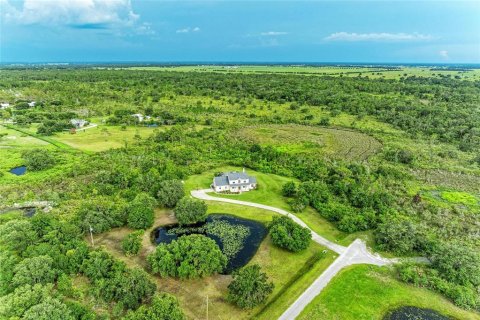 House in Myakka City, Florida 5 bedrooms, 300.26 sq.m. № 1828377 - photo 5