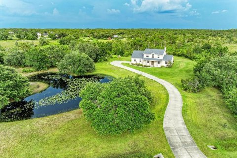 House in Myakka City, Florida 5 bedrooms, 300.26 sq.m. № 1828377 - photo 6