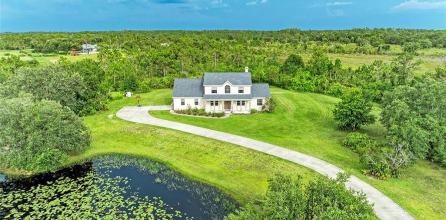 House in Myakka City, Florida 5 bedrooms, 300.26 sq.m. № 1828377