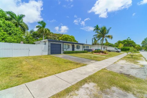 Casa en venta en Palmetto Bay, Florida, 3 dormitorios, 100.43 m2 № 1878809 - foto 3