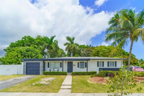 Casa en venta en Palmetto Bay, Florida, 3 dormitorios, 100.43 m2 № 1878809 - foto 1