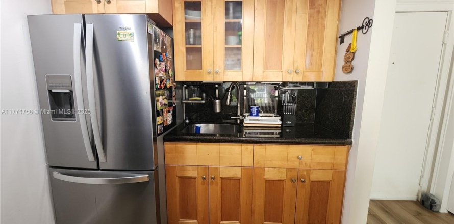 Condominio en Miami, Florida, 2 dormitorios № 1985558