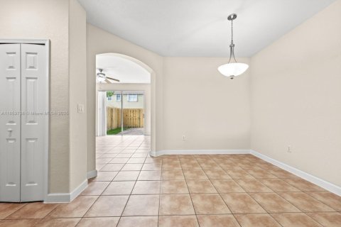 Townhouse in Homestead, Florida 4 bedrooms, 172.05 sq.m. № 1888260 - photo 6