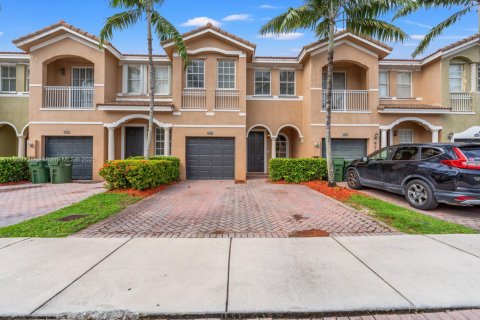Townhouse in Homestead, Florida 4 bedrooms, 172.05 sq.m. № 1888260 - photo 1