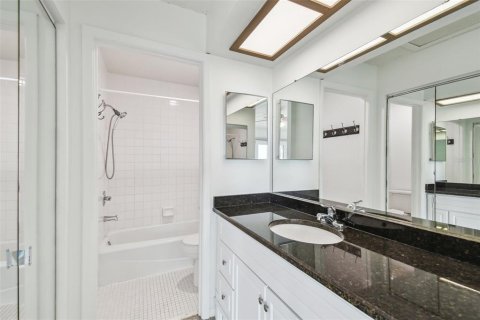 Condo in Saint Petersburg, Florida, 2 bedrooms  № 1837035 - photo 18