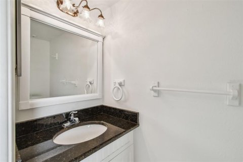 Condo in Saint Petersburg, Florida, 2 bedrooms  № 1837035 - photo 22