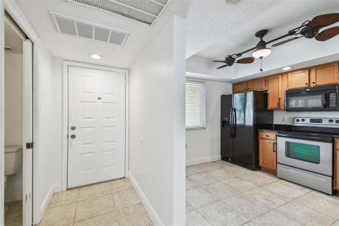Condo in Saint Petersburg, Florida, 2 bedrooms  № 1837035 - photo 25