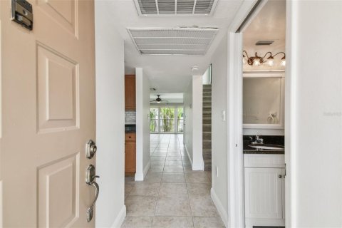 Condo in Saint Petersburg, Florida, 2 bedrooms  № 1837035 - photo 24