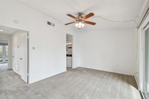 Condo in Saint Petersburg, Florida, 2 bedrooms  № 1837035 - photo 16