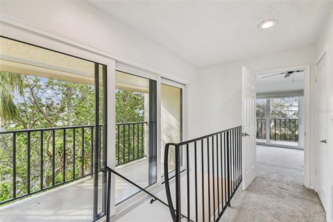 Condo in Saint Petersburg, Florida, 2 bedrooms  № 1837035 - photo 12